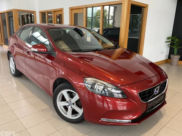 Volvo V40 Hatchback, Diesel, 2015, Red
