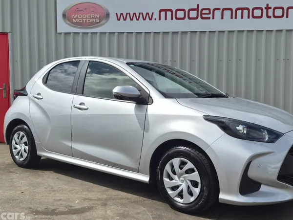 Toyota Yaris Hatchback, Petrol Hybrid, 2021, Silver