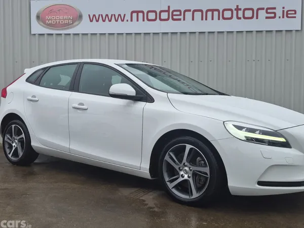Volvo V40 Hatchback, Petrol, 2018, White