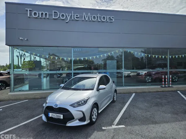 Toyota Yaris Hatchback, Petrol Hybrid, 2021, Silver