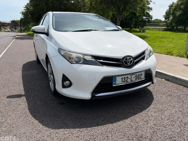 Toyota Auris Hatchback, Petrol, 2013, White