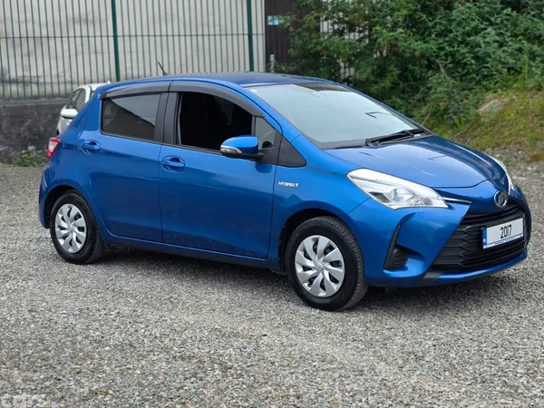 Toyota Vitz Hatchback, Petrol Hybrid, 2017, Blue