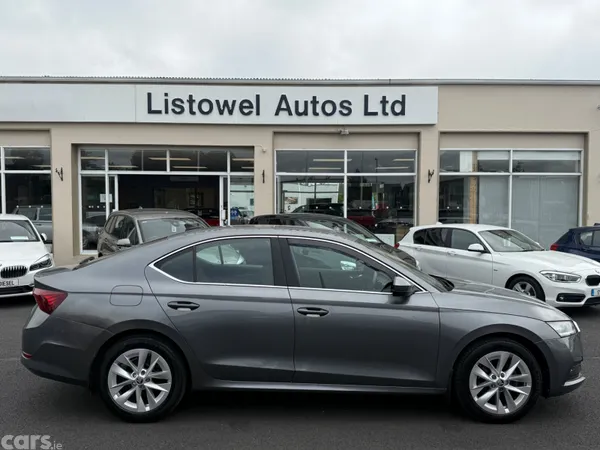 Skoda Octavia Saloon, Petrol, 2022, Grey