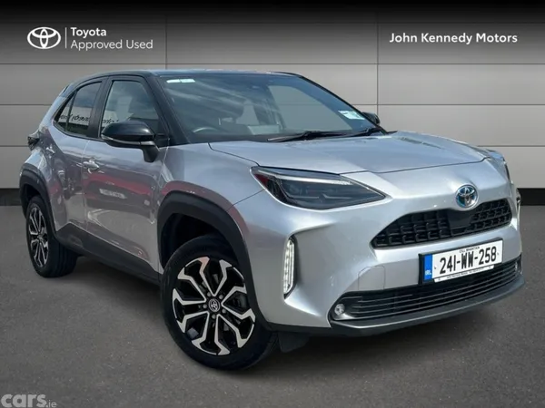Toyota Yaris Cross Hatchback, Petrol Hybrid, 2024, Silver