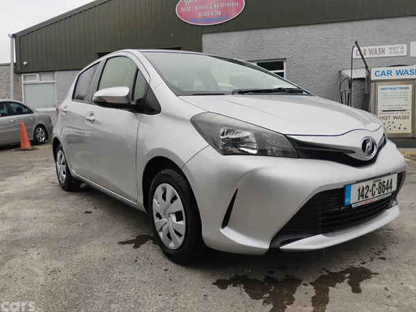 Toyota Vitz Hatchback, Petrol, 2014, Silver