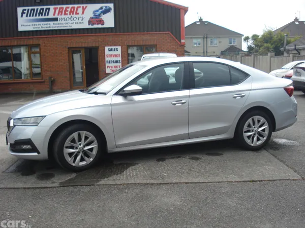Skoda Octavia Saloon, Diesel, 2022, Grey