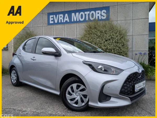Toyota Yaris Hatchback, Petrol Hybrid, 2024, Silver