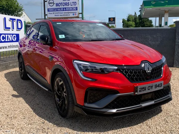 Renault Arkana Hatchback, Petrol Hybrid, 2025, Red