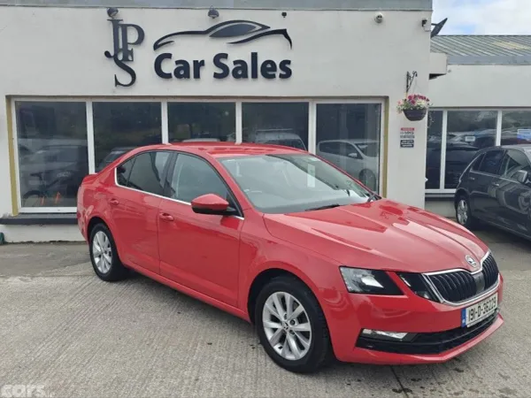 Skoda Octavia Hatchback, Petrol, 2019, Red