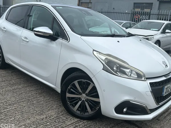 Peugeot 208 Hatchback, Petrol, 2020, White