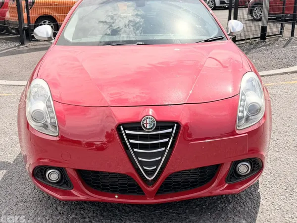 Alfa Romeo Giulietta Hatchback, Petrol, 2015, Red