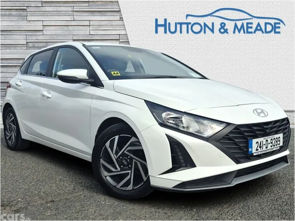 Hyundai i20 Hatchback, Petrol, 2024, White