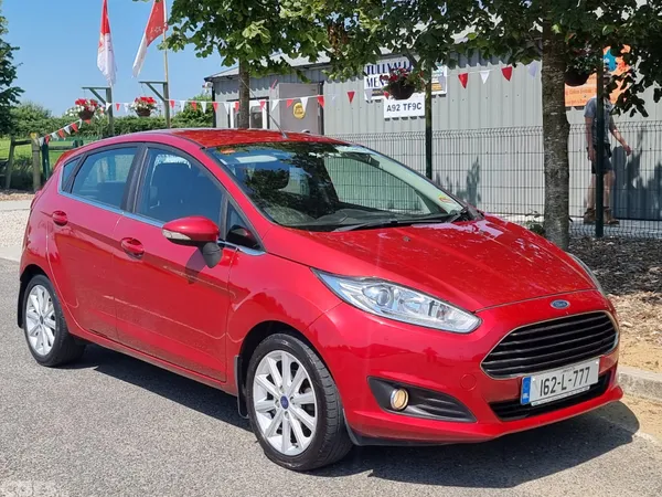 Ford Fiesta Hatchback, Petrol, 2016, Red