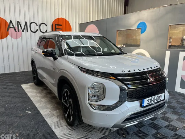 Mitsubishi Outlander SUV, Petrol Plug-in Hybrid, 2023, White