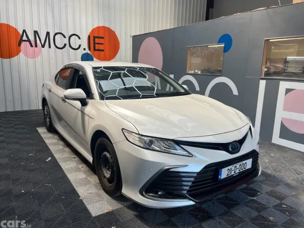Toyota Camry Saloon, Petrol, 2021, White