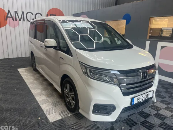 Honda Stepwagon MPV, Petrol Hybrid, 2019, White