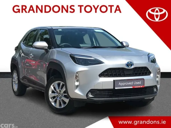 Toyota Yaris Cross Hatchback, Petrol Hybrid, 2024, Silver