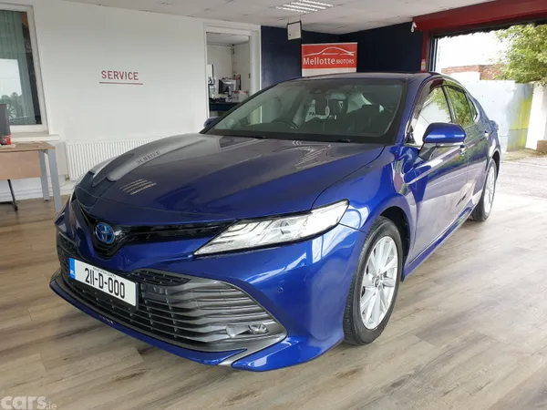 Toyota Camry Saloon, Petrol Hybrid, 2021, Blue