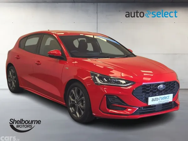 Ford Focus Hatchback, Petrol, 2023, Red