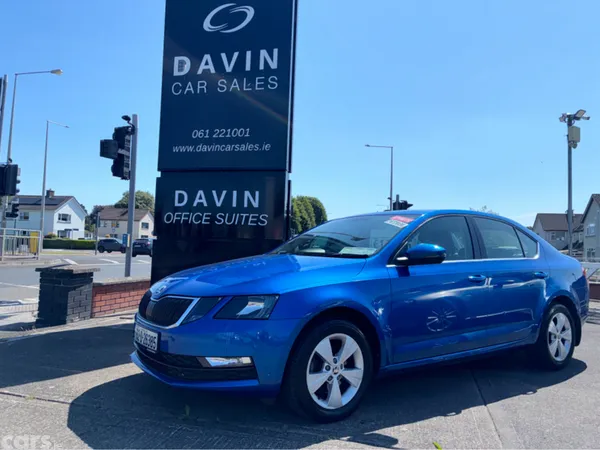 Skoda Octavia Hatchback, Petrol, 2019, Blue