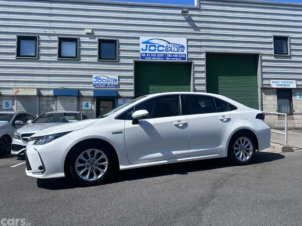 Toyota Corolla Saloon, Petrol Hybrid, 2021, White