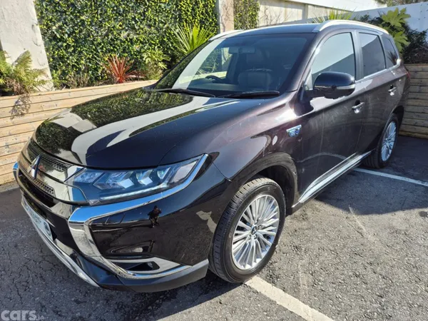 Mitsubishi Outlander Estate, Petrol Plug-in Hybrid, 2021, Black