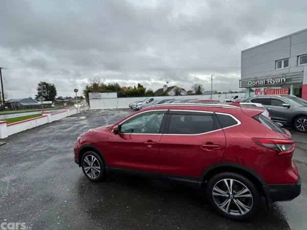 Nissan Qashqai MPV, Diesel, 2019, Red