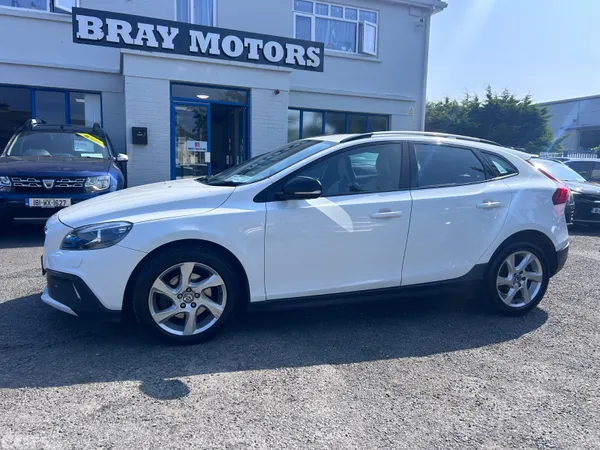 Volvo V40 Hatchback, Diesel, 2014, White