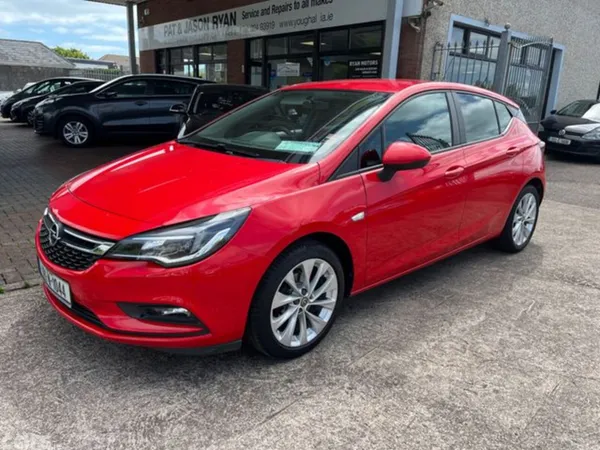 Opel Astra Hatchback, Petrol, 2019, Red