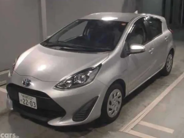 Toyota Aqua Hatchback, Petrol Hybrid, 2017, Silver