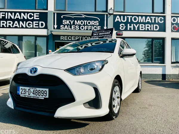 Toyota Yaris Hatchback, Petrol Hybrid, 2023, White
