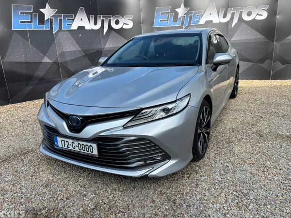 Toyota Camry Saloon, Petrol Hybrid, 2017, Silver