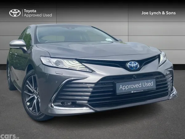 Toyota Camry Saloon, Petrol Hybrid, 2023, Silver