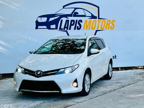 Toyota Auris Hatchback, Petrol, 2013, White