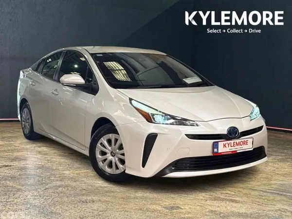 Toyota Prius Hatchback, Petrol Hybrid, 2022, White