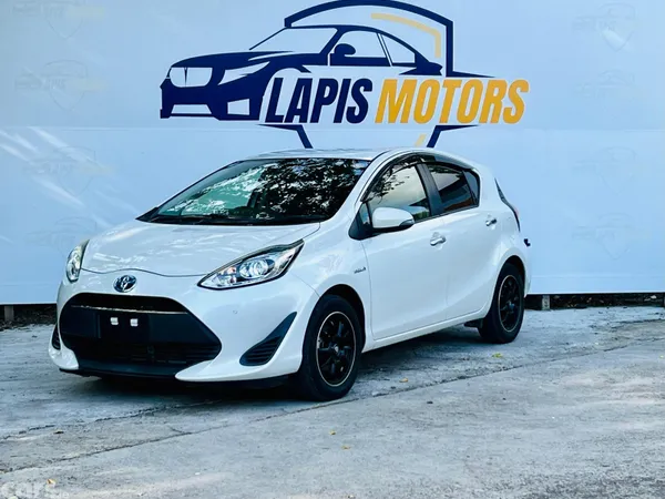 Toyota Aqua Hatchback, Petrol Hybrid, 2018, White