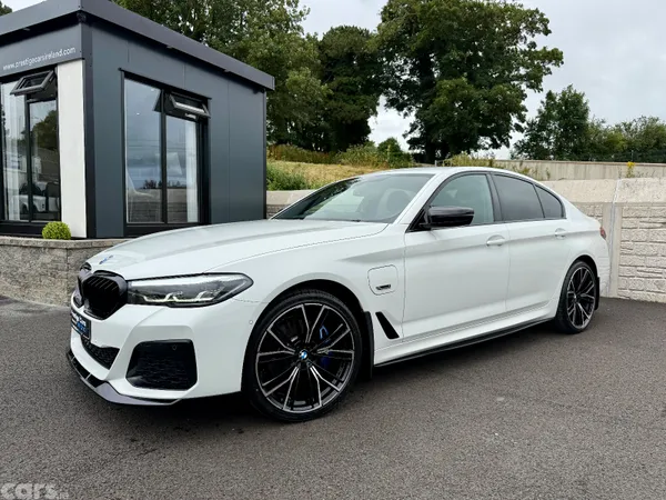 BMW 5-Series Saloon, Petrol Hybrid, 2022, White