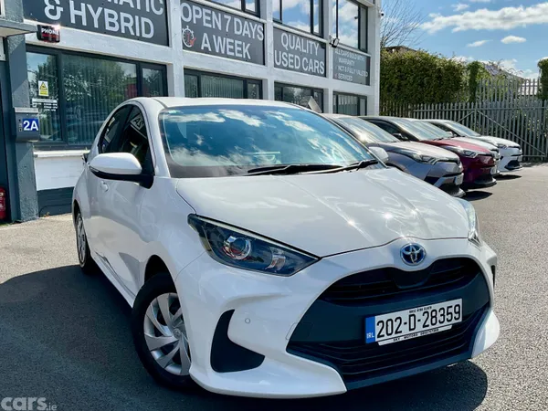 Toyota Yaris Hatchback, Petrol Hybrid, 2020, White