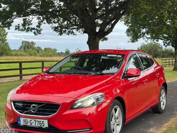 Volvo V40 Hatchback, Petrol, 2015, Red