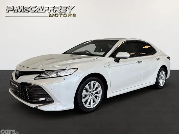 Toyota Camry Saloon, Petrol Hybrid, 2020, White
