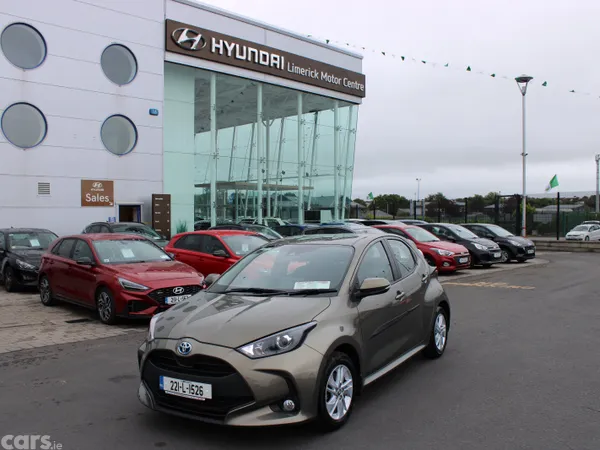 Toyota Yaris Hatchback, Petrol Hybrid, 2022, Green