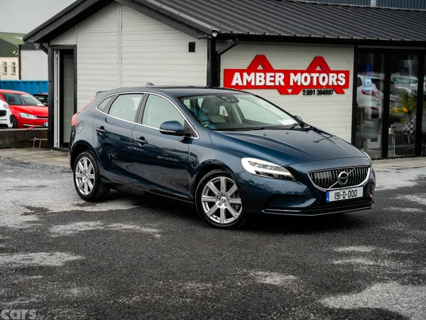 Volvo V40 Hatchback, Diesel, 2019, Blue