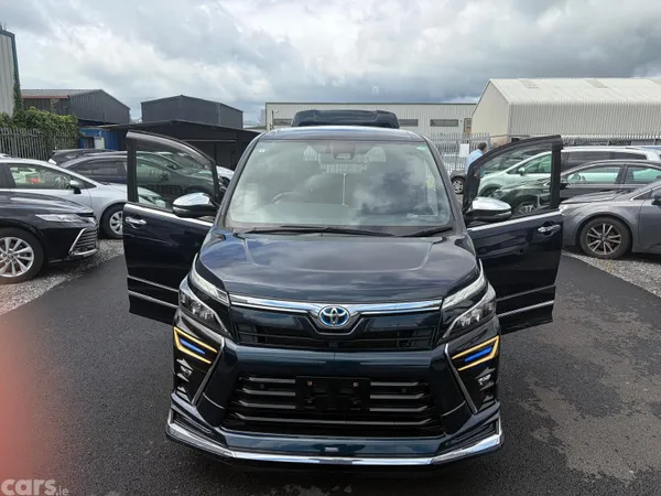 Toyota Voxy MPV, Petrol Hybrid, 2021, Blue