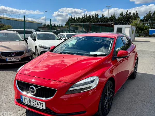 Volvo V40 Hatchback, Diesel, 2017, Red
