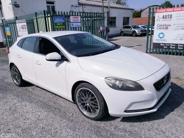 Volvo V40 Hatchback, Petrol, 2015, White