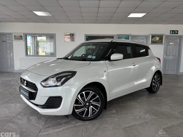 Suzuki Swift Hatchback, Petrol, 2021, White