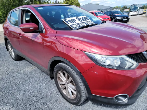 Nissan Qashqai Hatchback, Diesel, 2014, Red