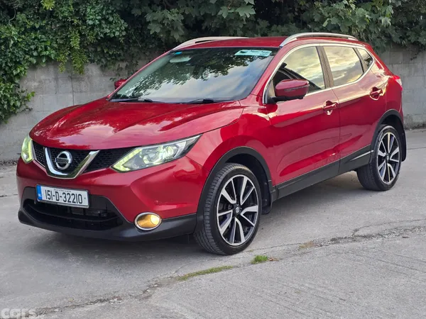 Nissan Qashqai Hatchback, Diesel, 2015, Red