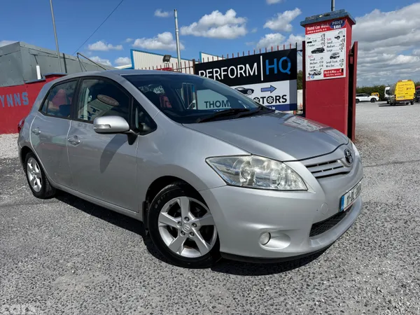 Toyota Auris Hatchback, Petrol, 2011, Silver