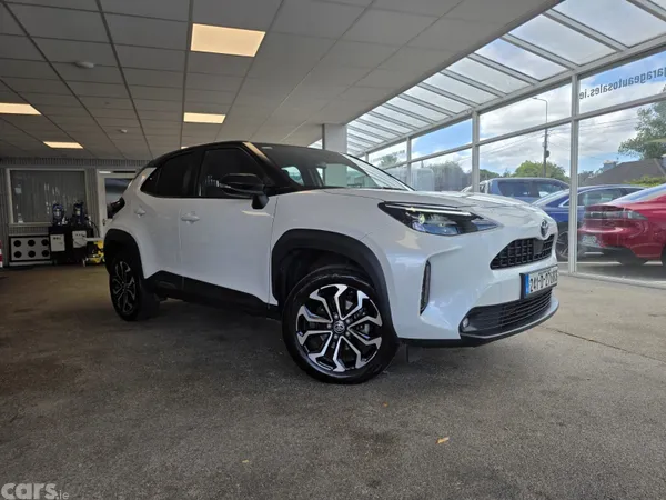 Toyota Yaris Cross Hatchback, Petrol Hybrid, 2024, White